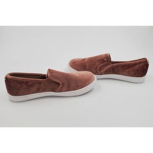 Steve Madden Slip On Sneakers Velvet Blush Size 9.5 B ECNTRCV Fits narrow